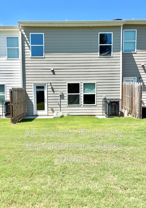 Building Photo - 305 Rolling Grn Dr