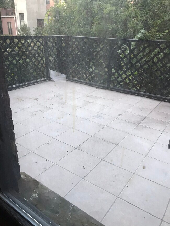 Building Photo - 15 W 120 St