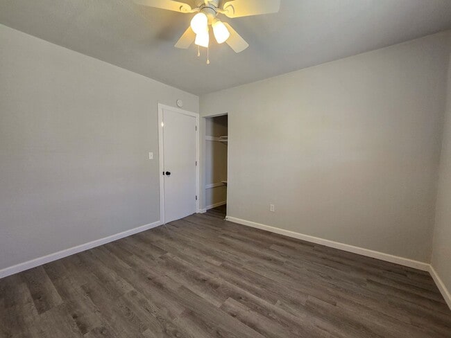 Building Photo - 3 Bedroom 1 Bath Home in Shawnee!