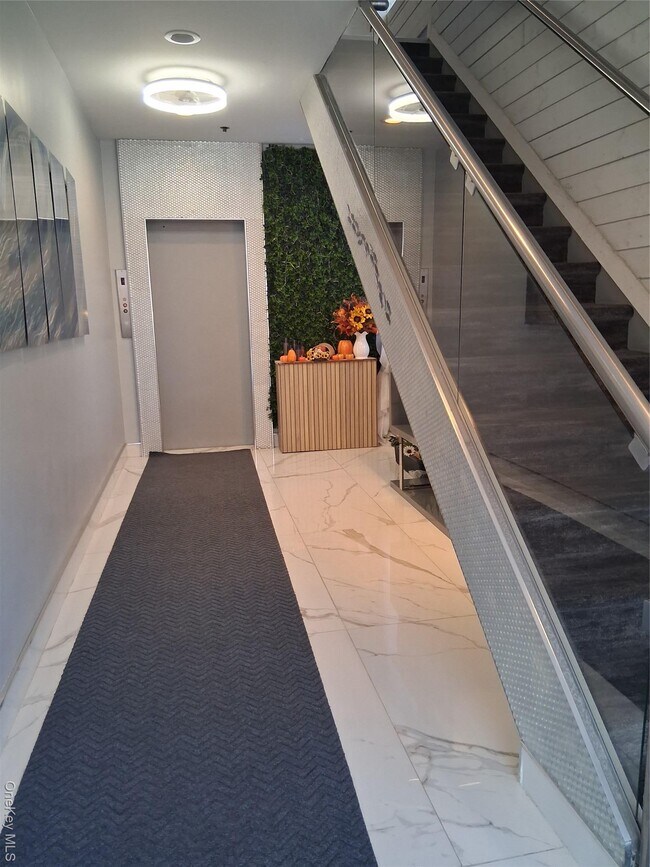 Building Photo - 250 Shore Rd