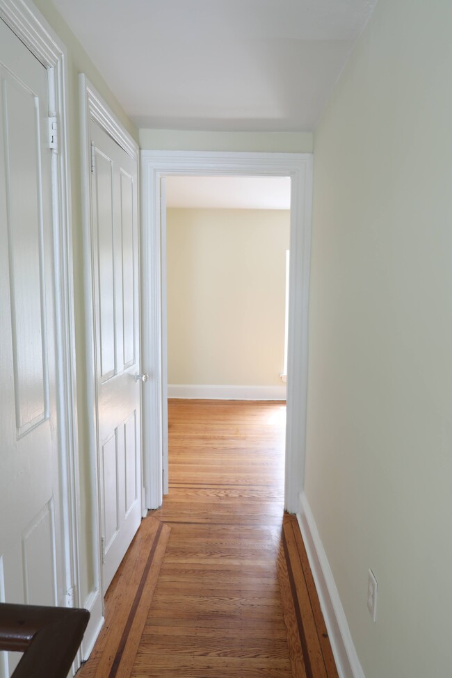 Building Photo - 53 W Maplewood Mall