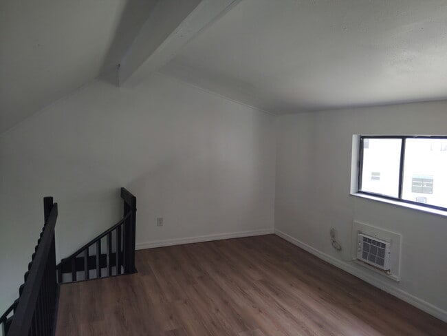 Building Photo - 2122 Bradford St