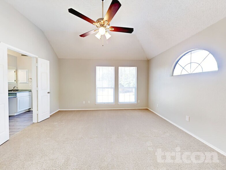 Building Photo - 900 Freshwood Ct