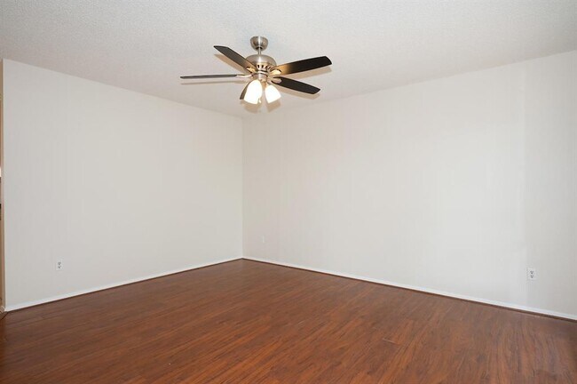 Building Photo - 8202 Longview Rd