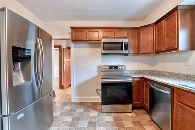 Building Photo - 5113 W Wisconsin Ave