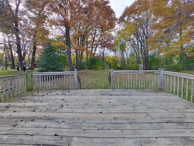 Building Photo - 2661 Oak Ridge Dr