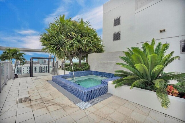 Building Photo - 1010 SW 2nd Ave