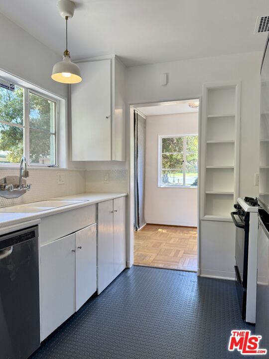 Building Photo - 5530 Village Green