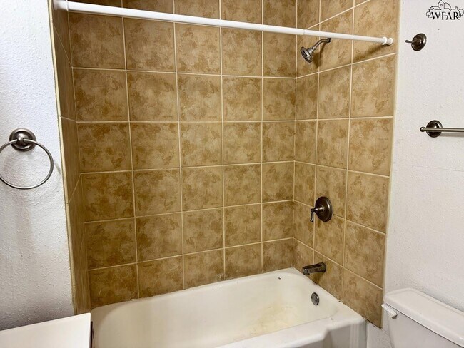 Building Photo - 703 Pecan St