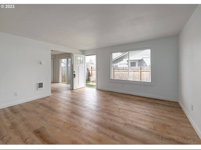 Building Photo - 3014 Drummond Ave