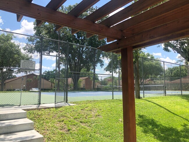 Building Photo - STRATFORD CONVENIENT 1/1 CONDO IN SEMINOLE...