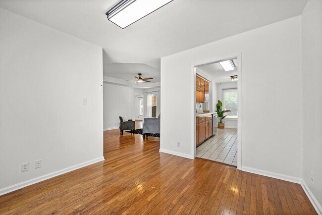 Building Photo - 1409 Janet Way Dr