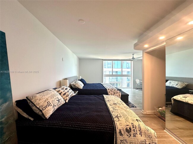 Building Photo - 15645 Collins Ave