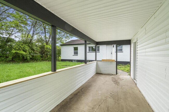 Building Photo - 2511 Baywood St
