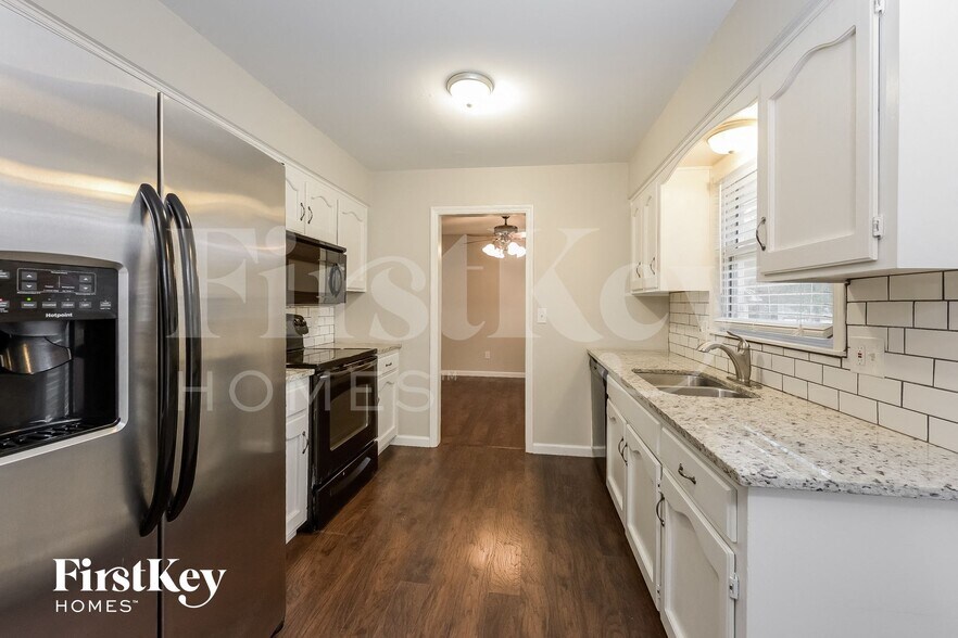 Building Photo - 1300 SW 22nd St