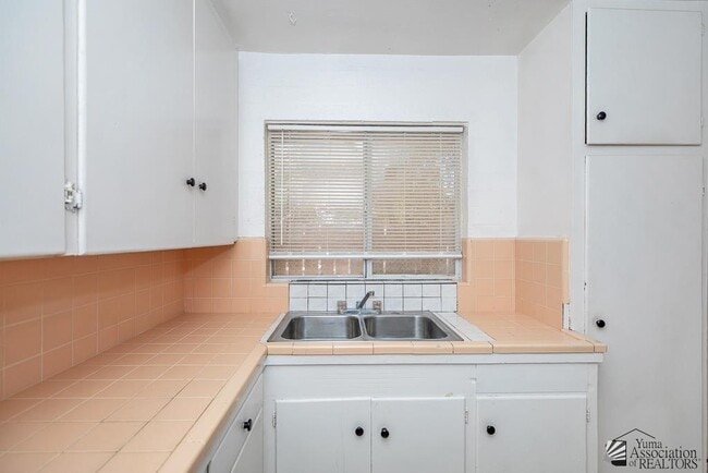 Building Photo - 276 S 17th Ave