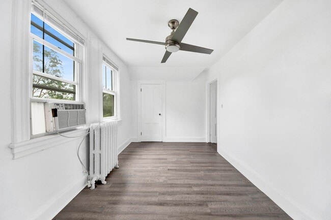 Building Photo - 265 Mayflower Ave
