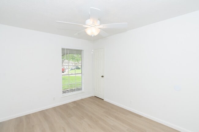 Building Photo - 5704 Leggett Ln