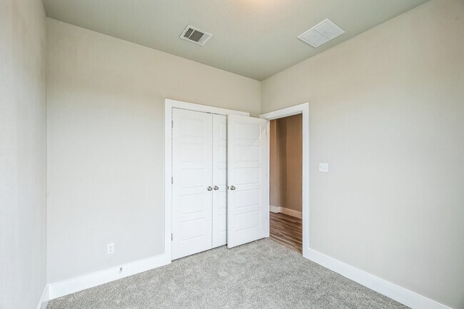 Building Photo - 3308 Bristol Motor Pass