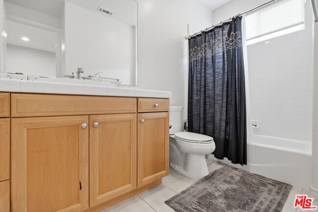 Building Photo - 9651 Sagebrush Ave