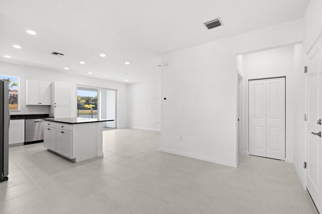 Building Photo - 4416 Longwood Lk Sq