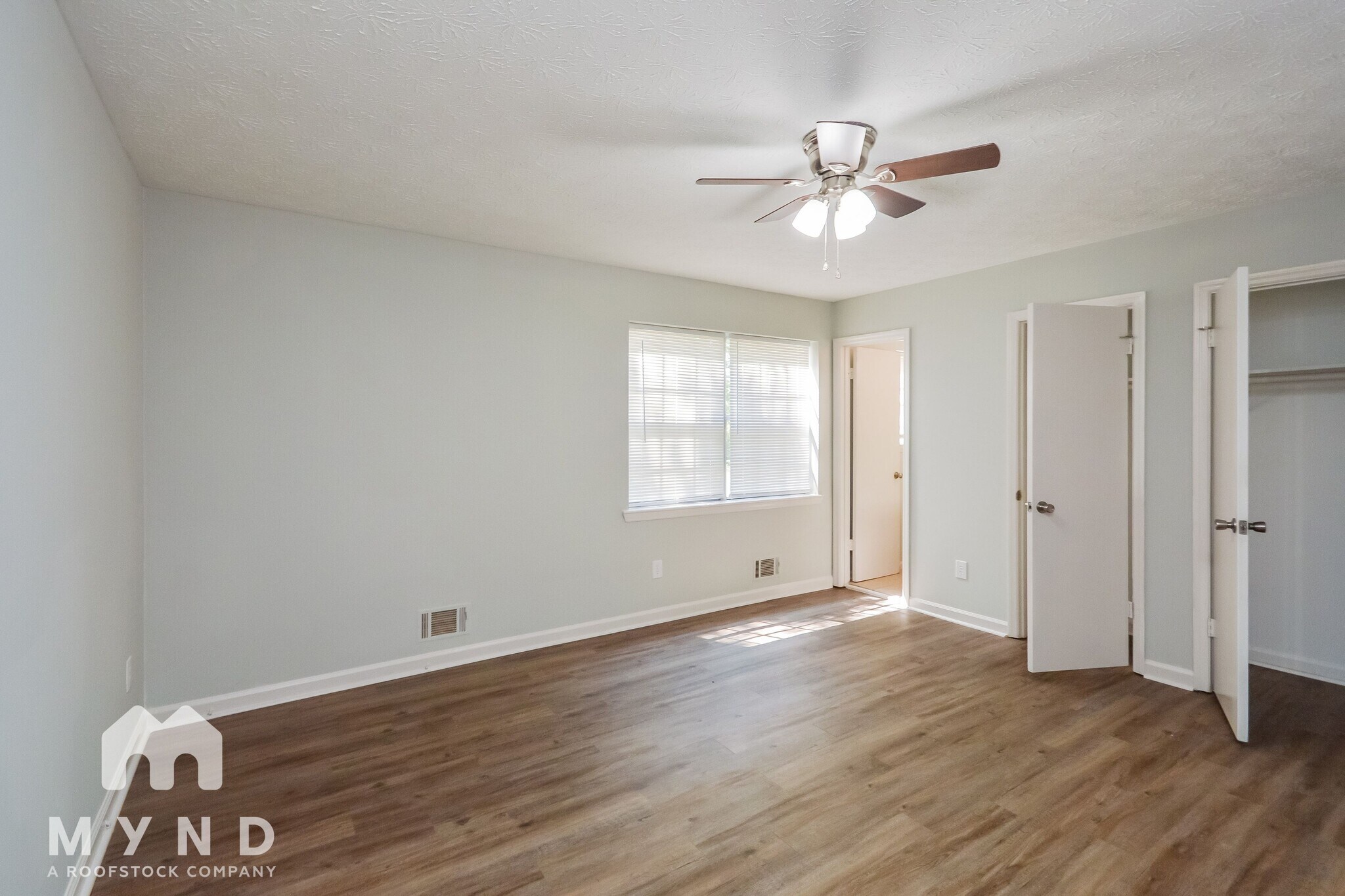 Building Photo - 3553 Charlotte Dr