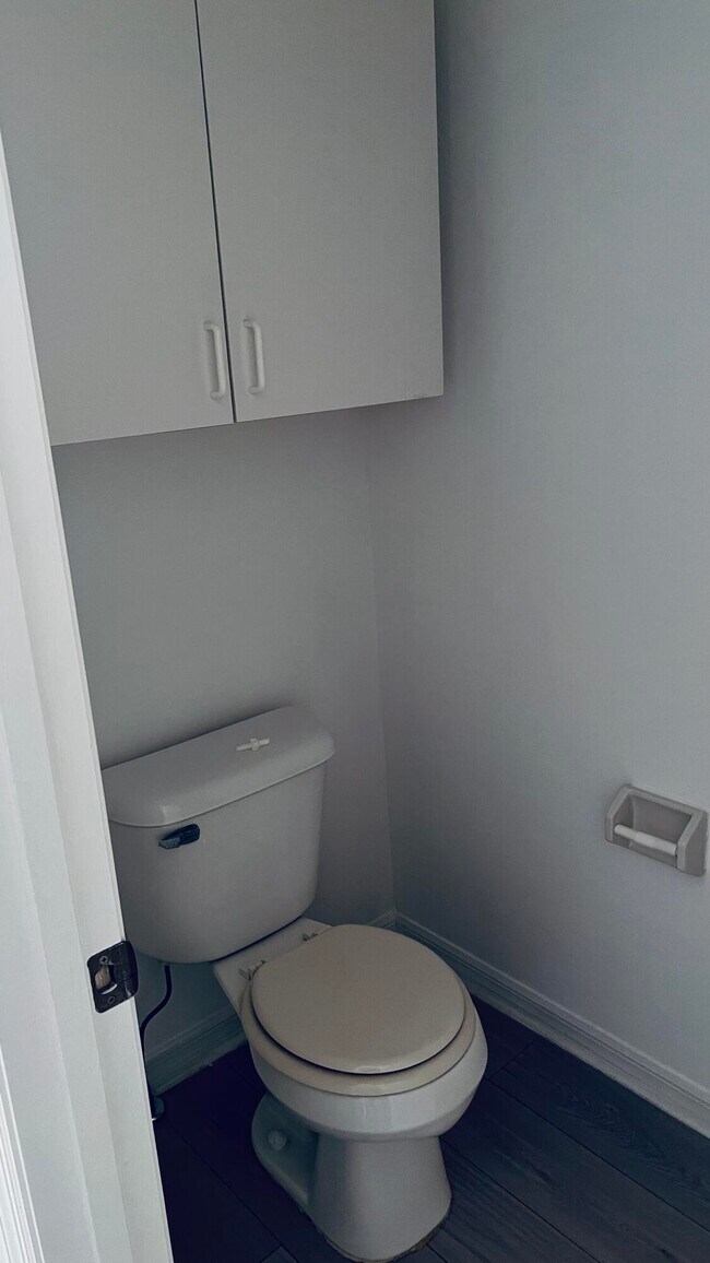 Building Photo - 2454 SE Garden Terrace