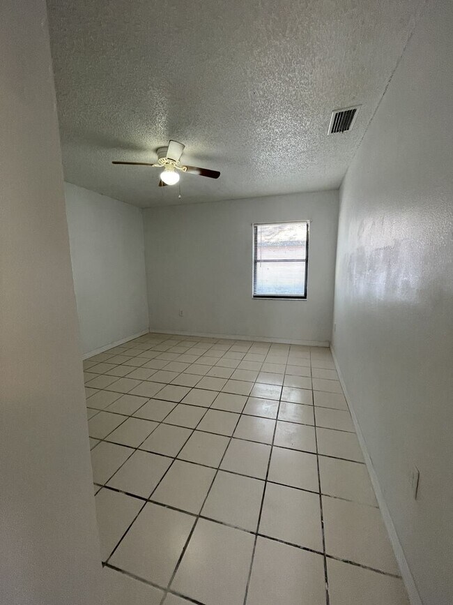 Building Photo - 727-729 Pineville Ln