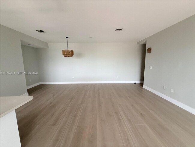 Building Photo - 49 Majorca Ave