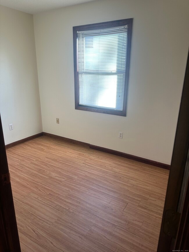 Building Photo - 240 N Main St