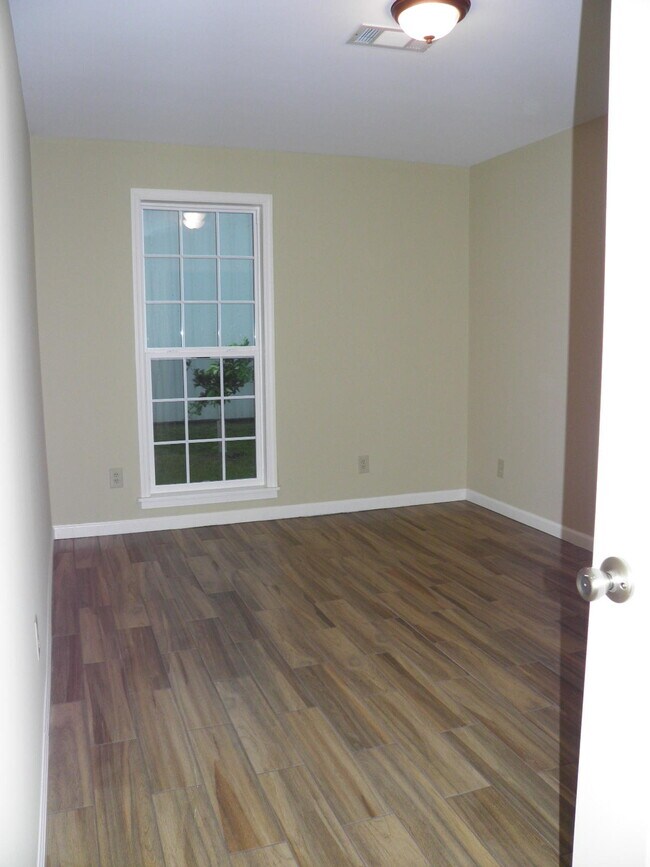 Building Photo - 203 Yancey St