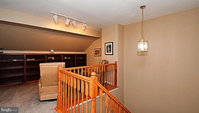Building Photo - 235 Pinecrest Ln