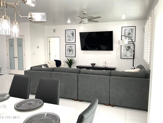 Building Photo - 8919 Eclipse St