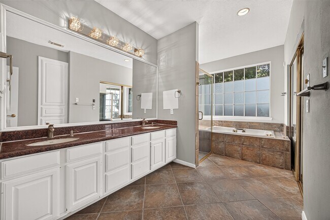 Building Photo - 2106 Avenida La Quinta St