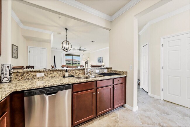 Building Photo - Seasonal Short-Term 3 Bedroom 2.5 Bathroom Townhouse located in Gran Paradiso!