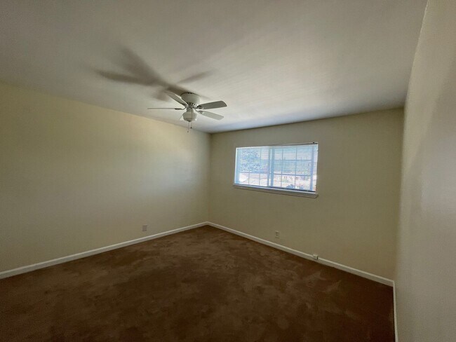 Building Photo - Unit 3