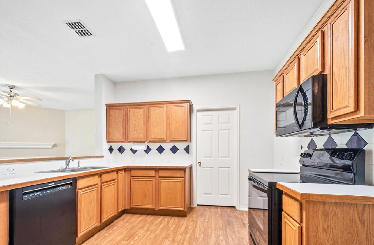 Building Photo - 11705 Pinyon Pine Dr