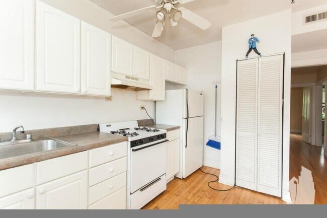 Building Photo - 2 bedroom in Chicago IL 60640