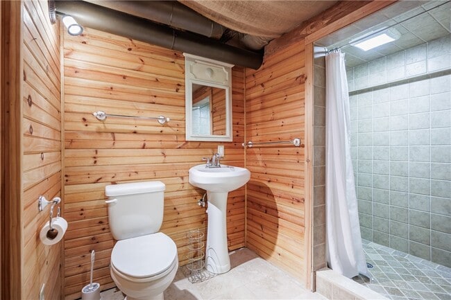 Building Photo - 590 Titus Ave