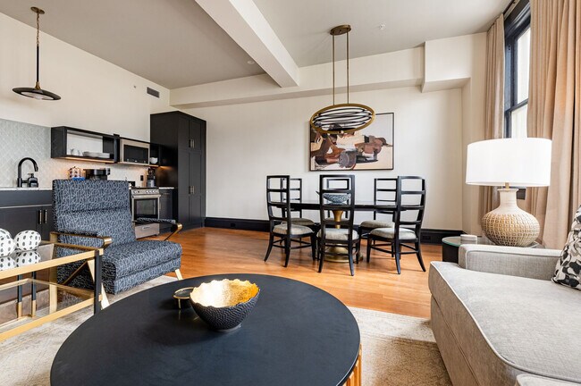 Building Photo - 1011 Canal St