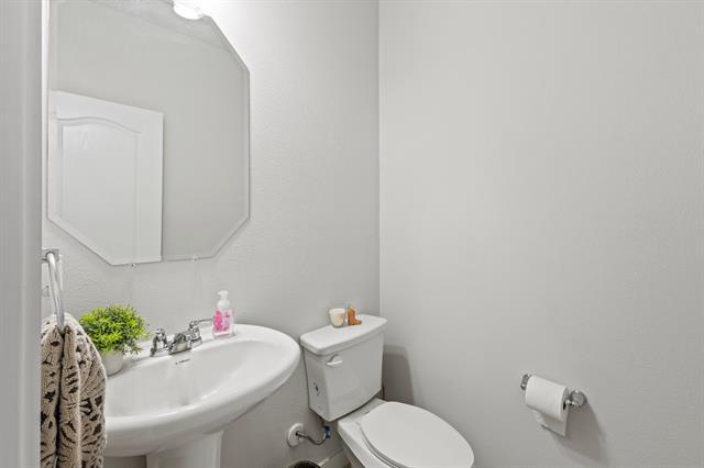 Building Photo - 2052 Dove Creek Ln