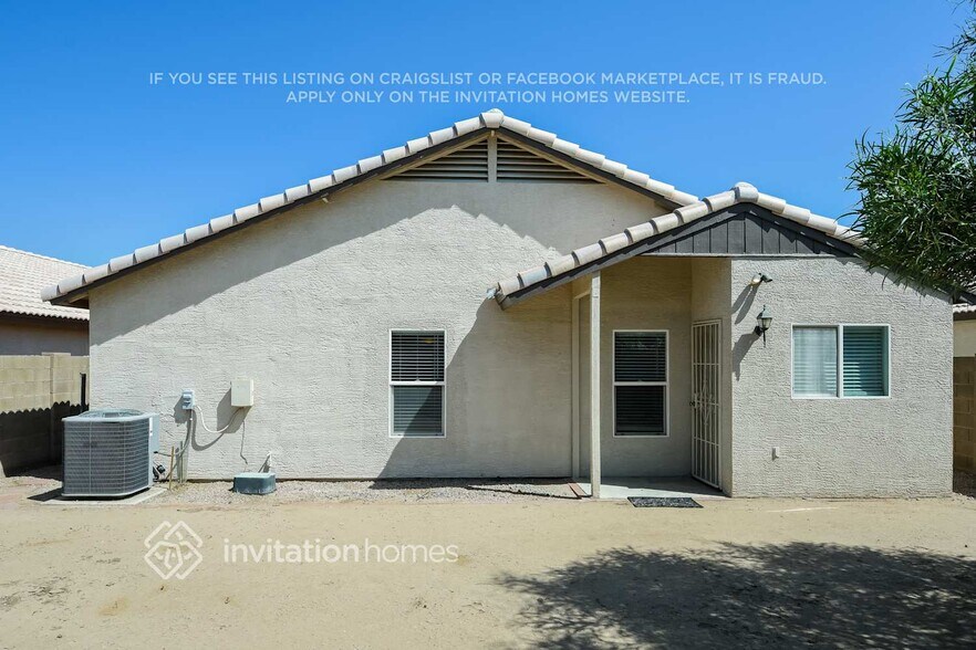Building Photo - 2237 E Aire Libre Ave