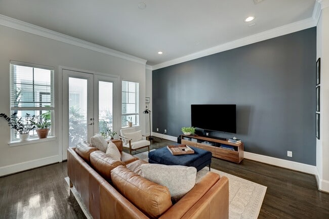 Building Photo - 2231 Chenevert St