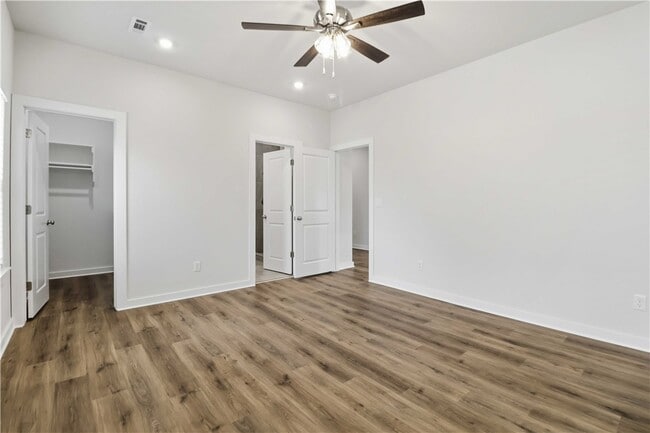 Building Photo - 3406 SE K St