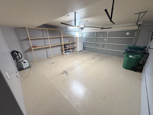 Building Photo - 181 E Crown Ct