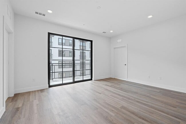 Building Photo - 4315 S Congress Ave