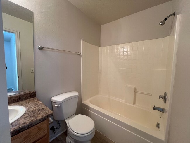 Building Photo - 3 bedroom, 2 bath in Cedar Willows