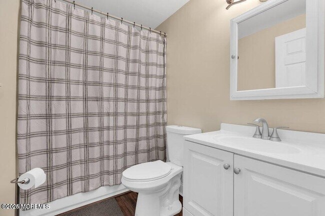 Building Photo - 310 Falcon Dr