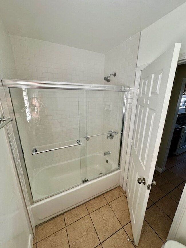 Building Photo - Oxnard ( M )