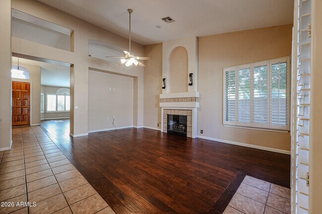 Building Photo - 5930 W Louise Dr